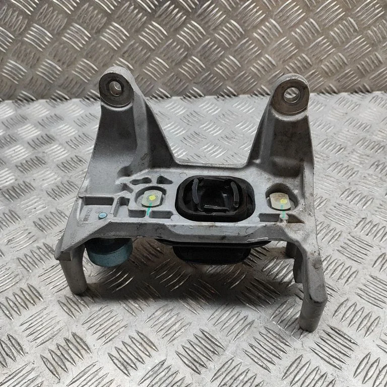 Dzinēja spilvens 112546UB0B