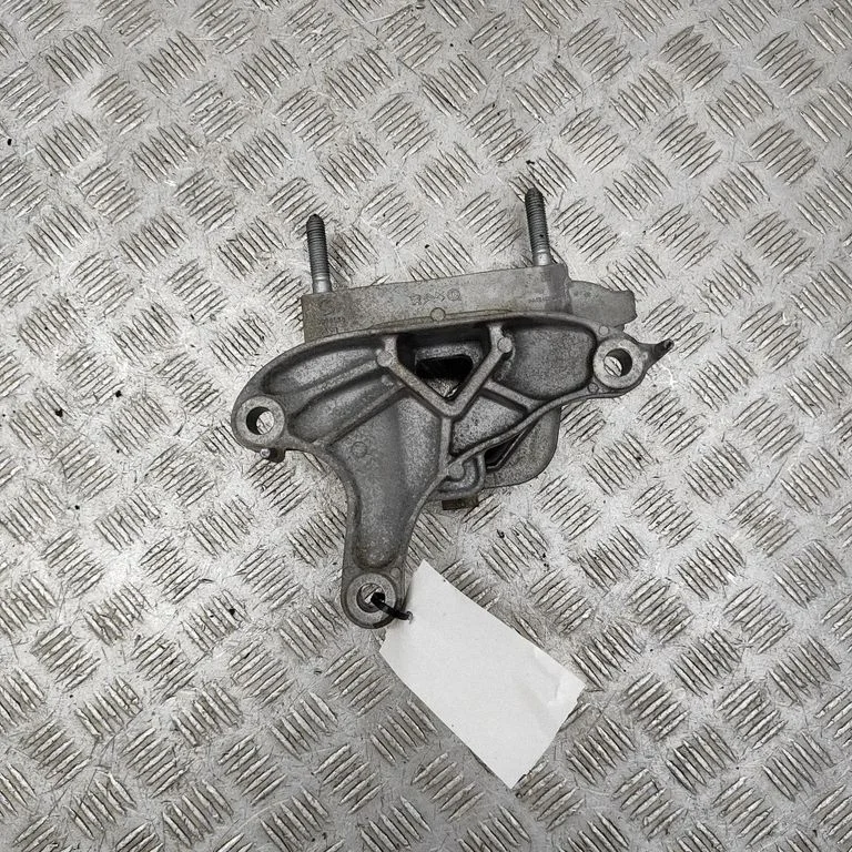 Engine mount bracket 9826533880