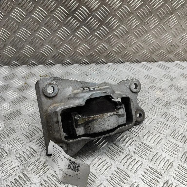 Engine mount bracket – Volvo S90, V90 (2016-)