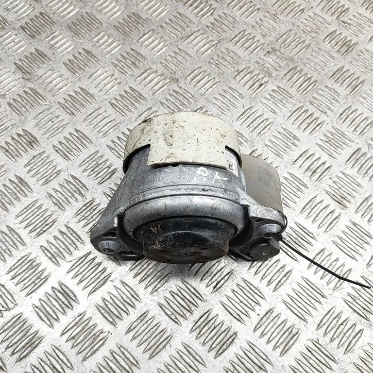 Engine mount bracket A2932400100