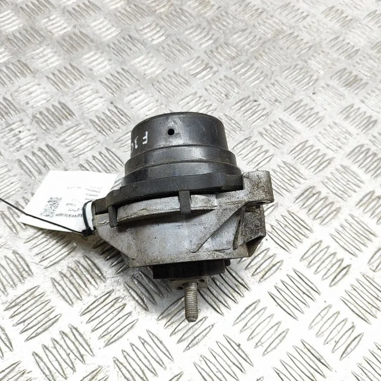 Dzinēja spilvens – BMW 3. sērija F30 F35 F31 (2012-2018)