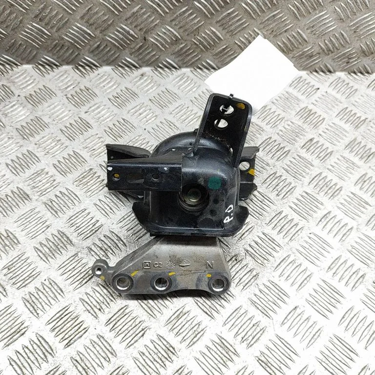Engine mount bracket 1161076S00