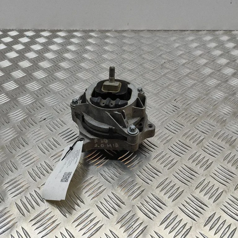 Dzinēja spilvens – BMW 3. sērija F30 F35 F31 (2012-2018)