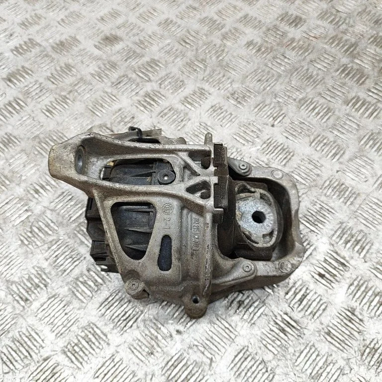 Engine mount bracket 4M0199372C