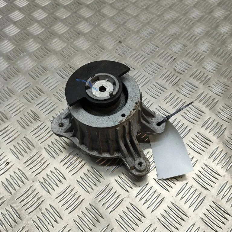 Dzinēja spilvens – Mercedes-Benz E klase W213 (2016-)