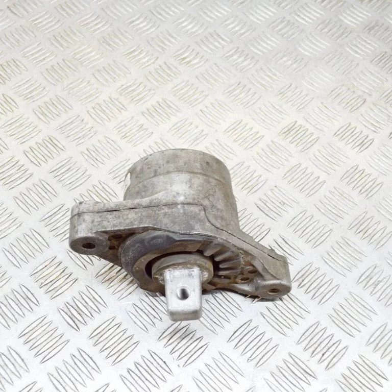 Engine mount bracket 06700048710
