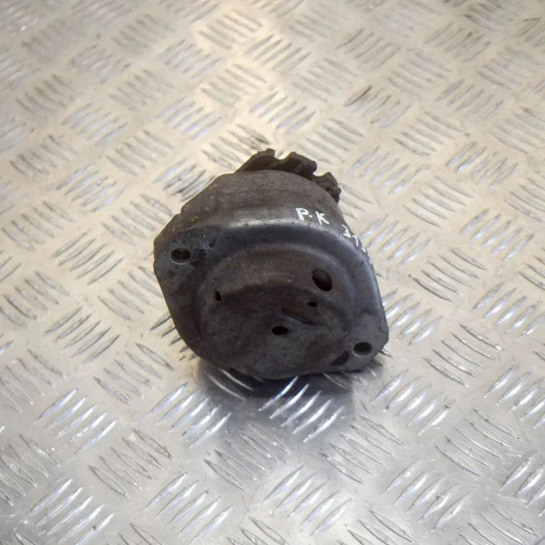 Engine mount bracket 6762607