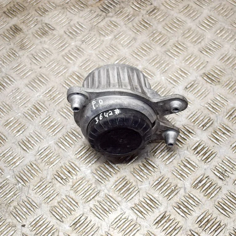 Dzinēja spilvens A2382400300
