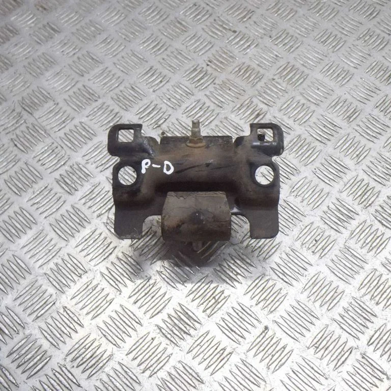 Engine mount bracket – right