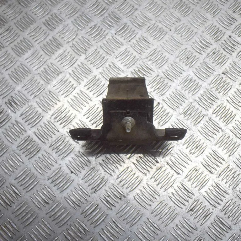 Engine mount bracket – left