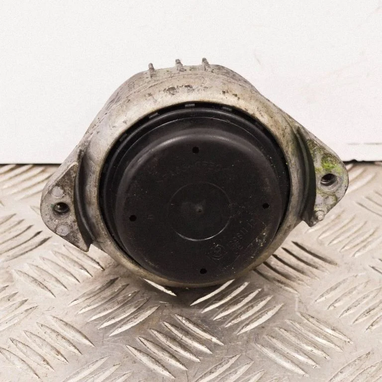 Engine mount bracket 6760330