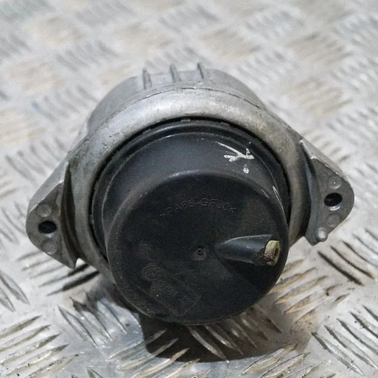Dzinēja spilvens – BMW 3. sērija E90 E91 (2005-2012)