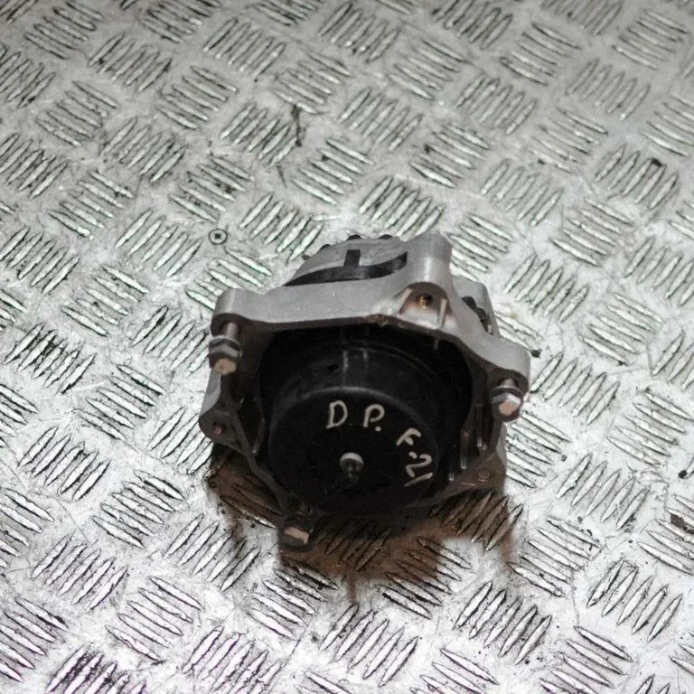Engine mount bracket 4095142