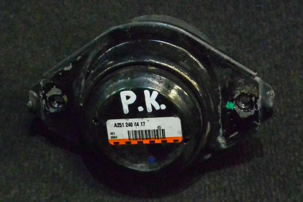Dzinēja spilvens – Mercedes-Benz ML klase W164 (2005-2011)