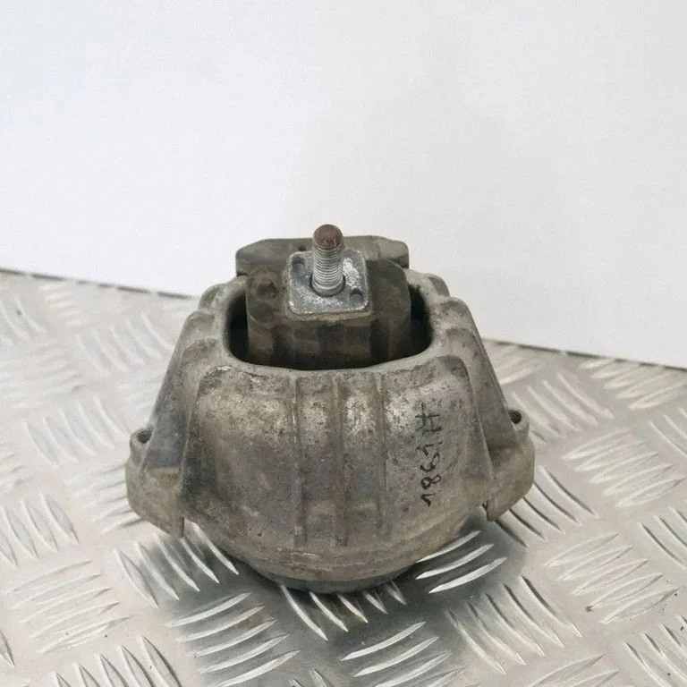 Dzinēja spilvens 6768852