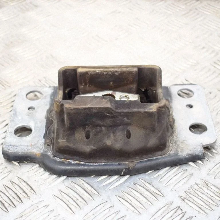 Dzinēja spilvens BG917M121AA