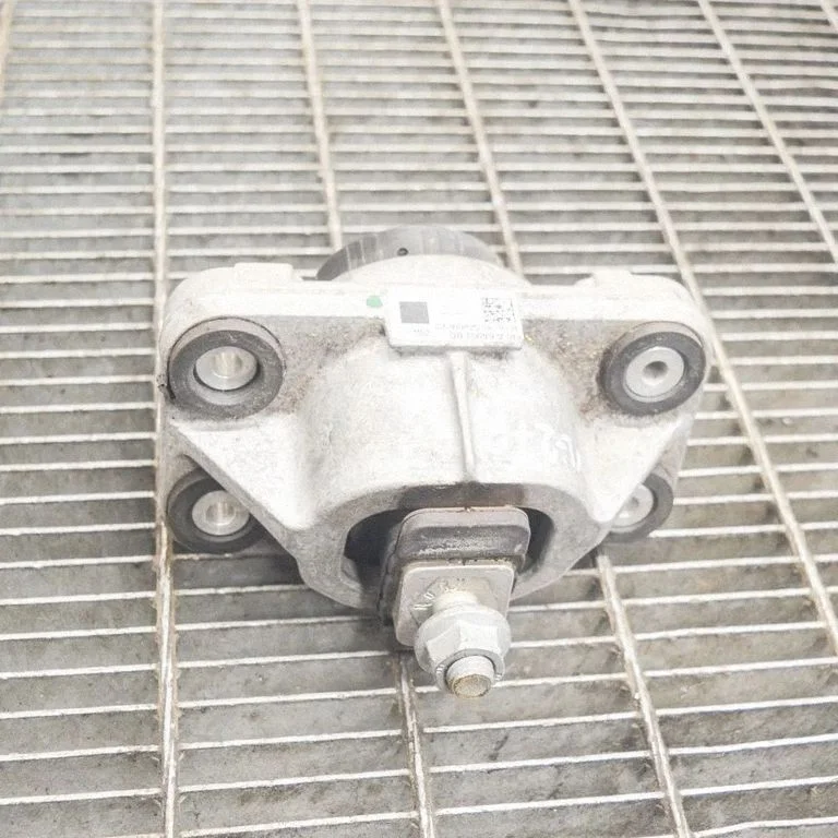 Engine mount bracket – Land Rover Range Rover L405 (2013-2021)