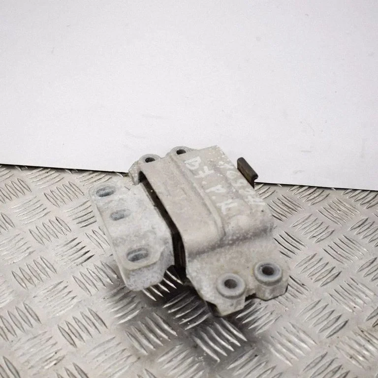 Dzinēja spilvens – Volkswagen Passat CC (2008-2016)