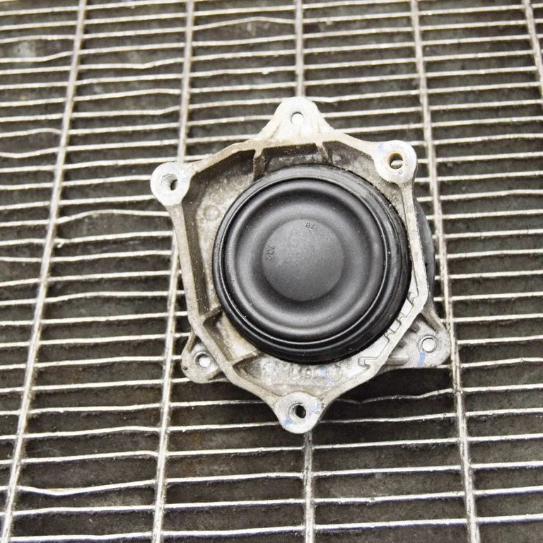 Dzinēja spilvens 6859411