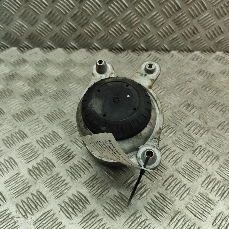 Engine mount bracket A2132403400
