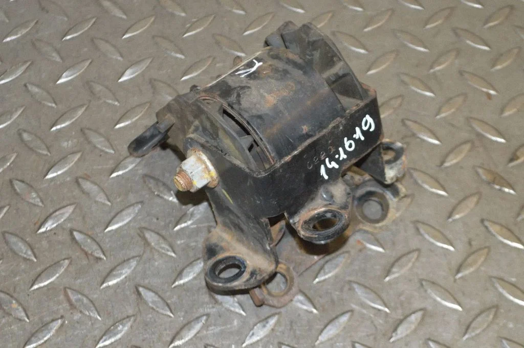 Engine mount bracket 885AC