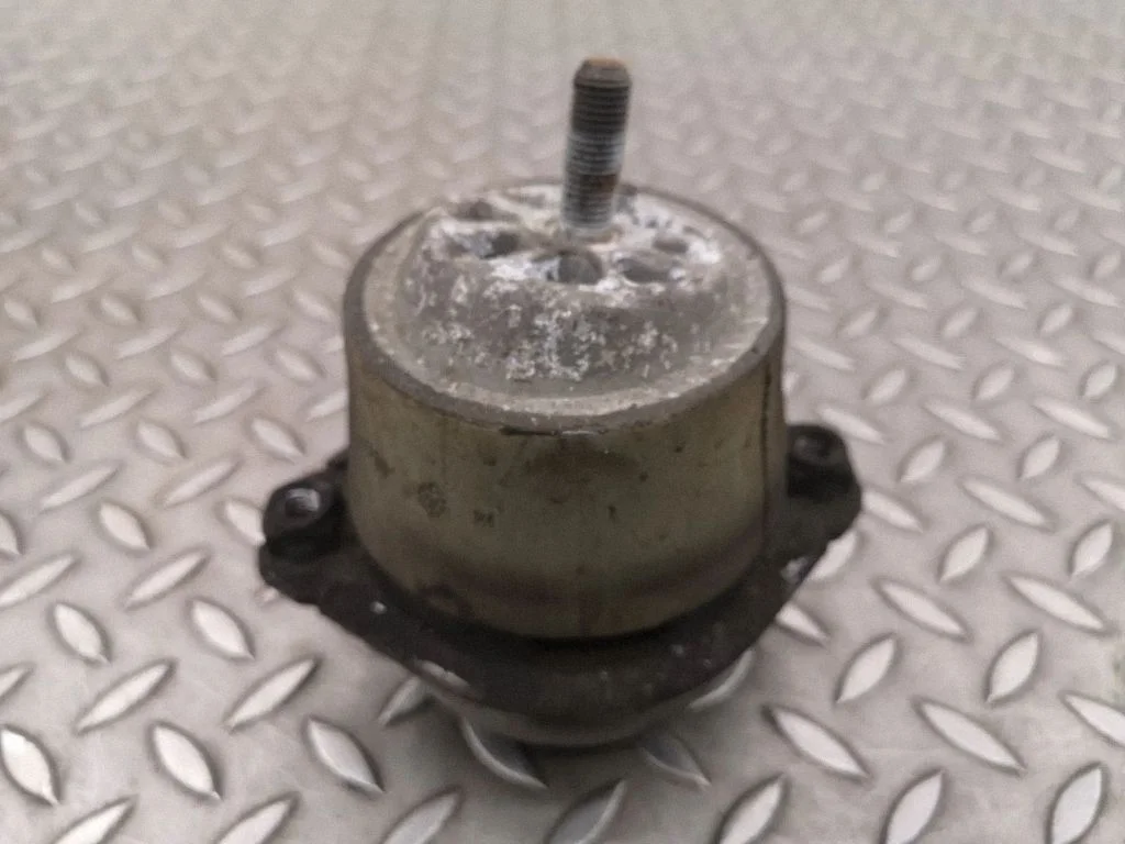 Engine mount bracket 94837505001