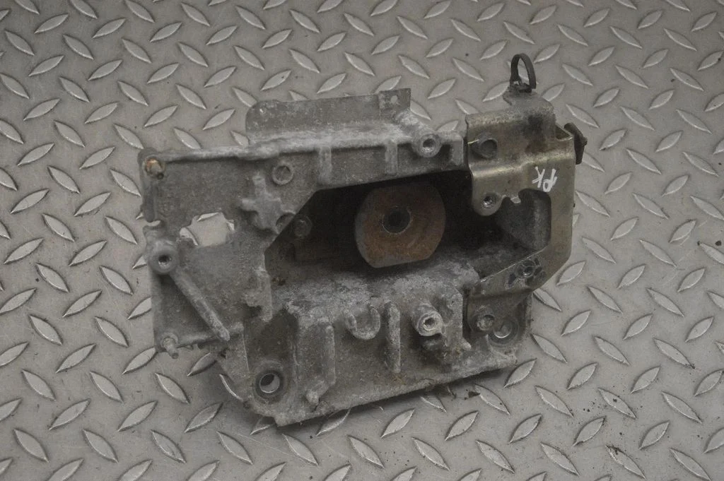 Engine mount bracket – left