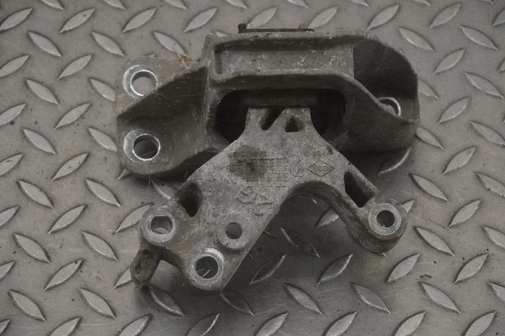 Engine mount bracket 112846249R