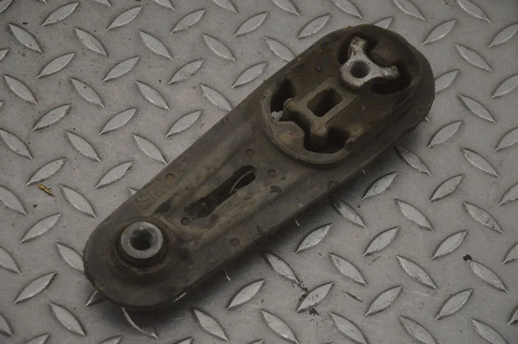 Engine mount bracket – rear