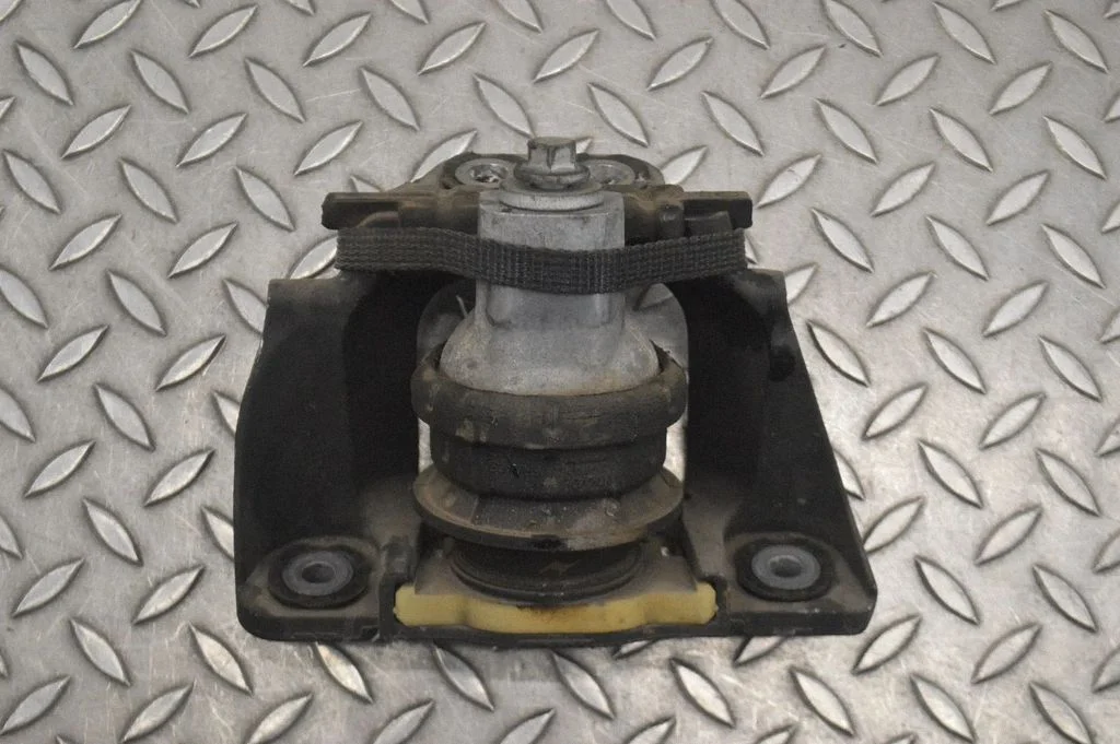 Engine mount bracket 326F22