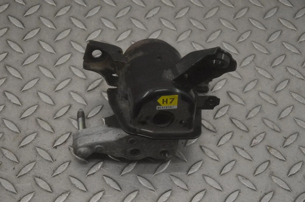 Engine mount bracket M3020307