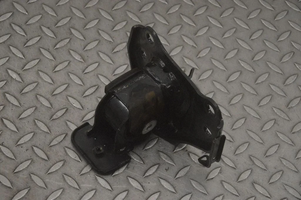 Engine mount bracket – left