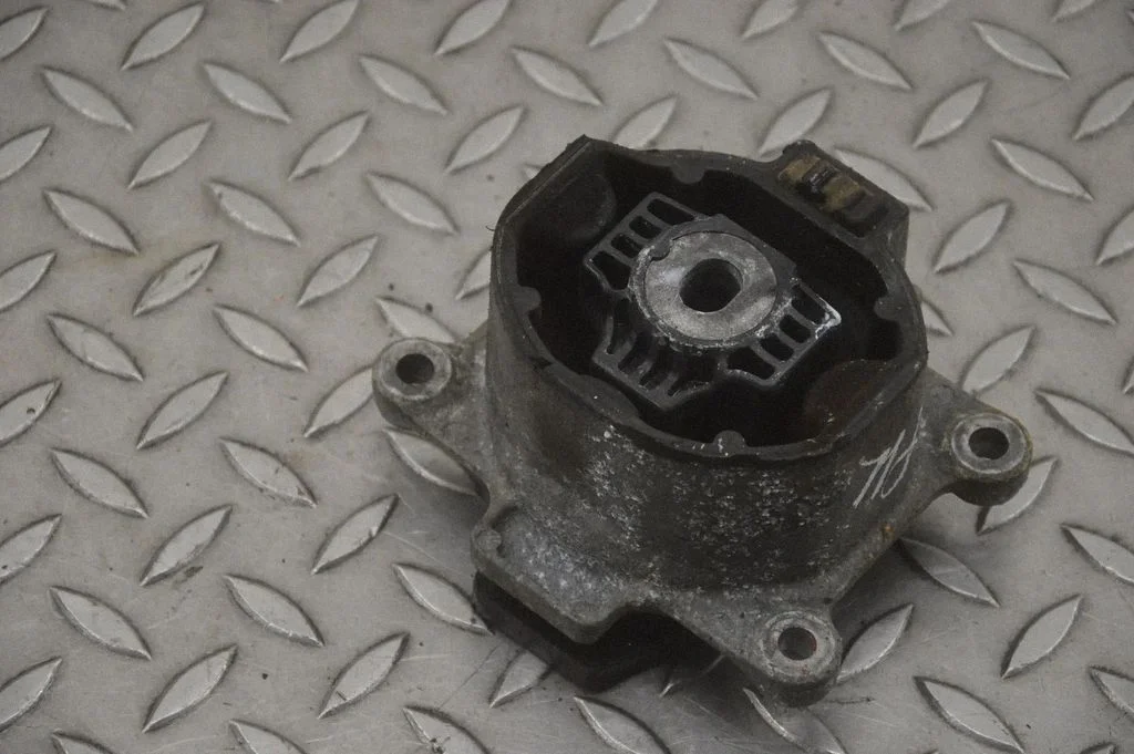 Engine mount bracket – left
