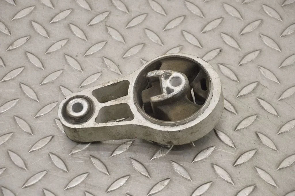Engine mount bracket – rear