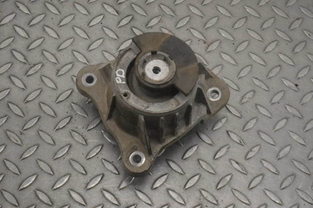 Engine mount bracket A4472410013