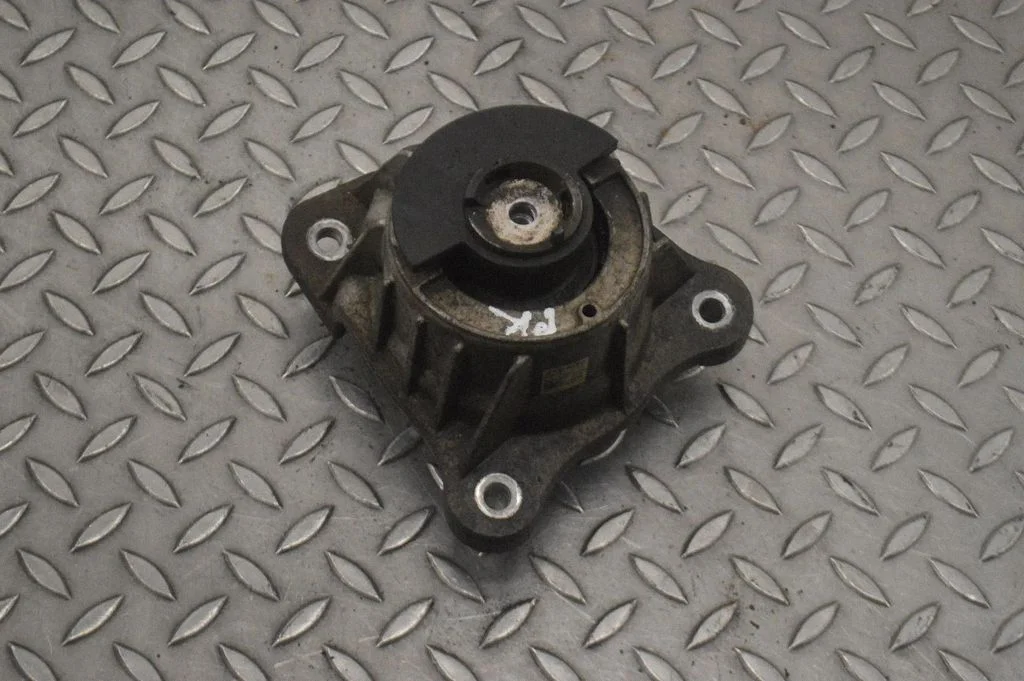 Engine mount bracket A4472410213