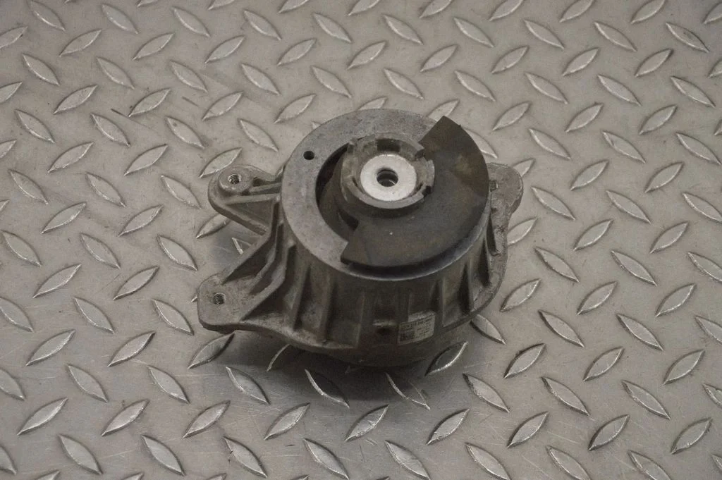 Dzinēja spilvens – Mercedes-Benz E klase W238 (2017-)