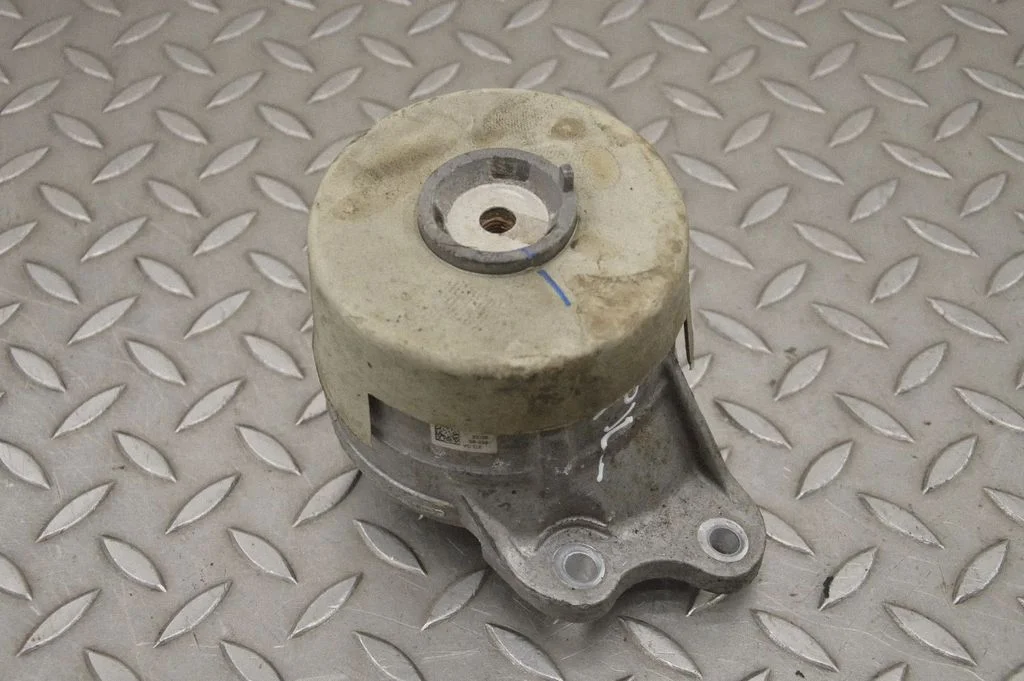 Dzinēja spilvens – Mercedes-Benz C klase W205 (2014-2021)