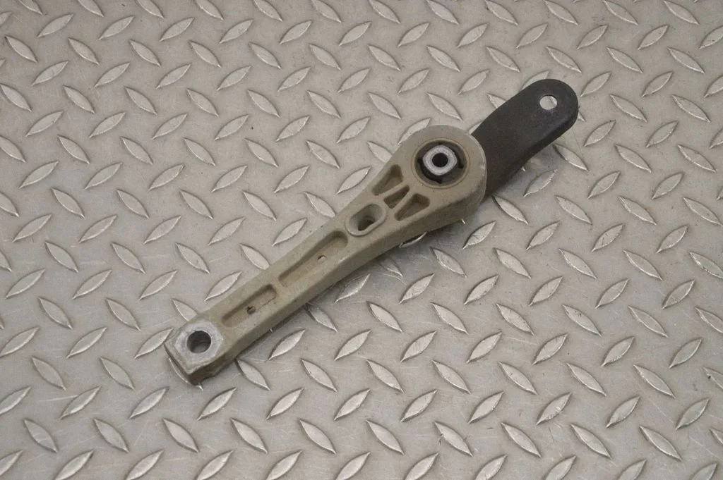 Dzinēja spilvens – Volkswagen Passat CC (2008-2016)