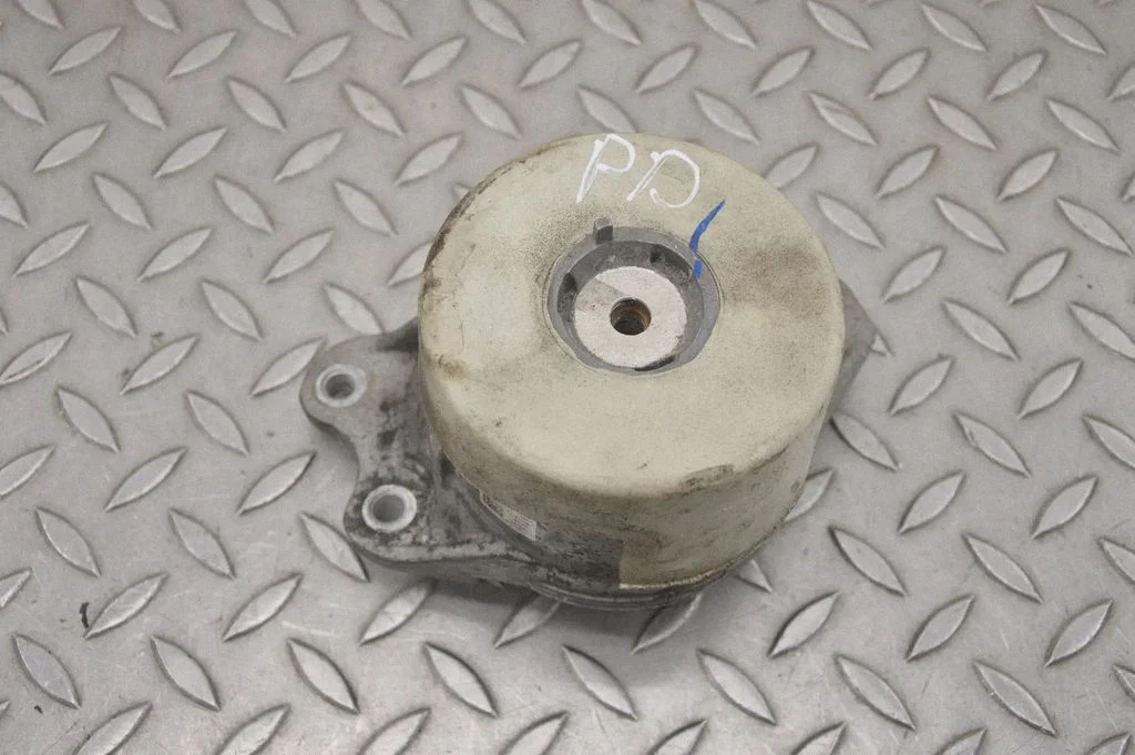 Engine mount bracket – Mercedes-Benz C-Class W205 (2014-2021)