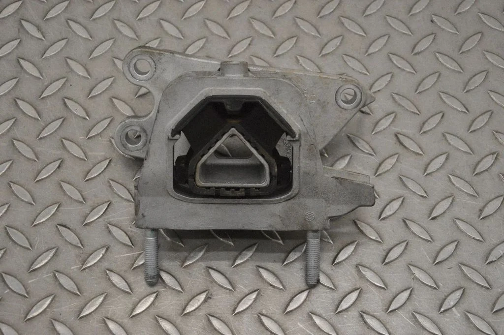 Dzinēja spilvens 9826533880