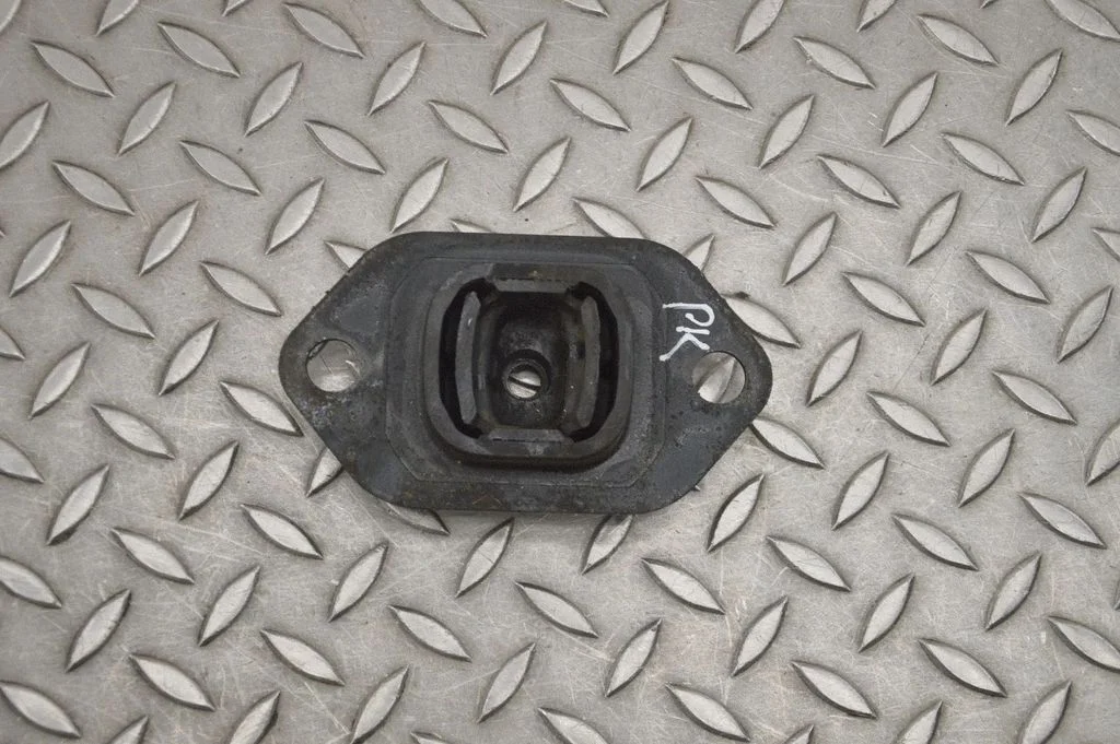 Dzinēja spilvens 112204BB0A