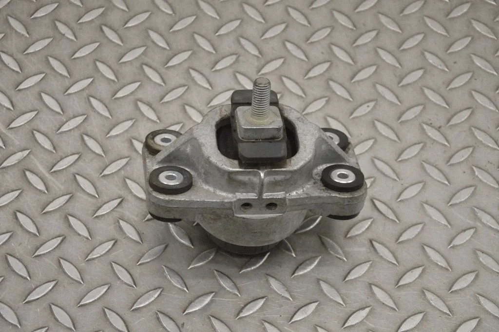 Dzinēja spilvens FPLA6A003BC