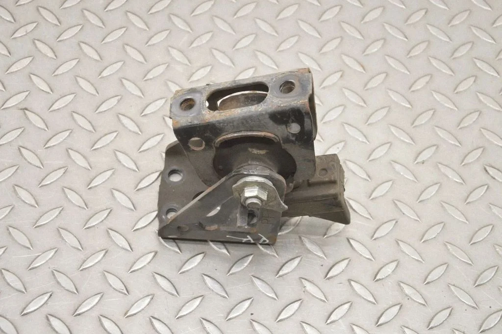 Dzinēja spilvens – priekšējā