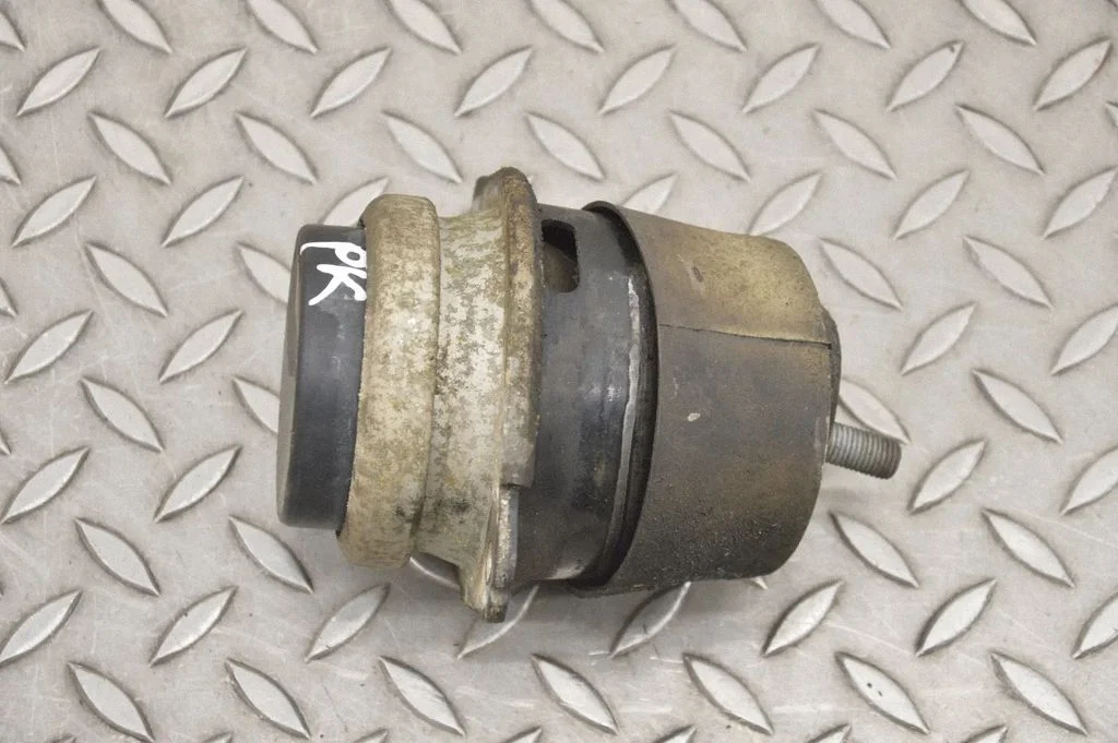 Engine mount bracket 7L8199131A