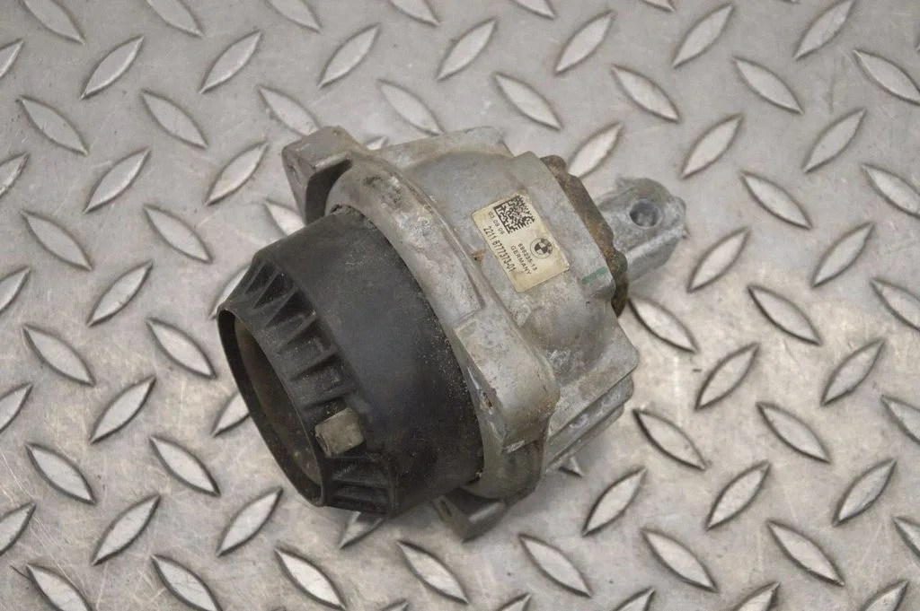 Dzinēja spilvens – BMW 7. sērija F01 F02 F03 F04 (2008-2016)