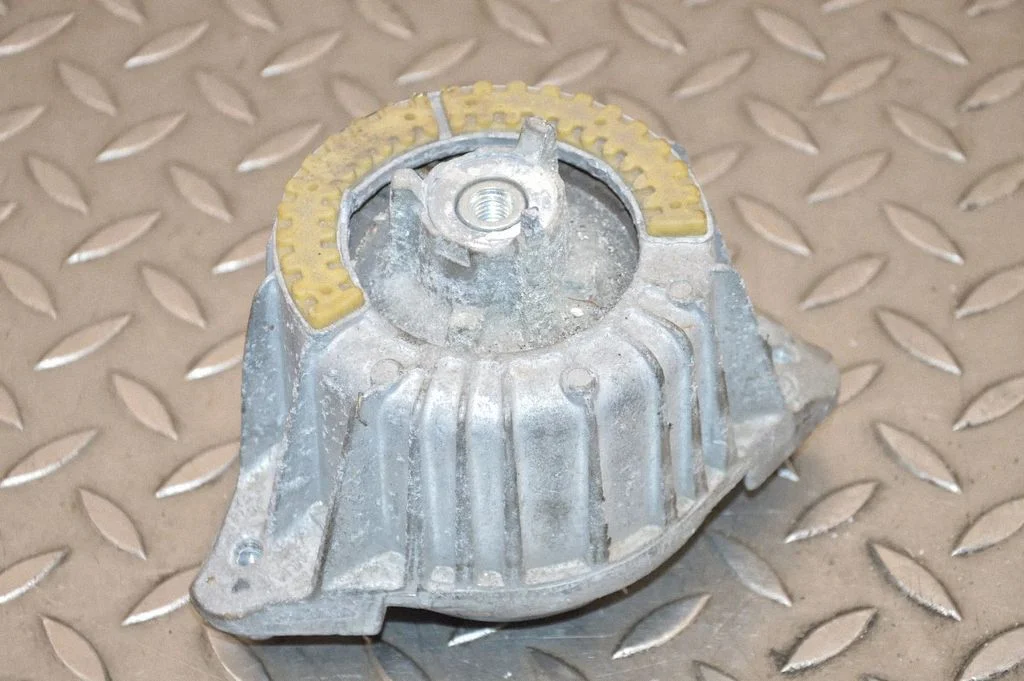 Engine mount bracket A2122400100
