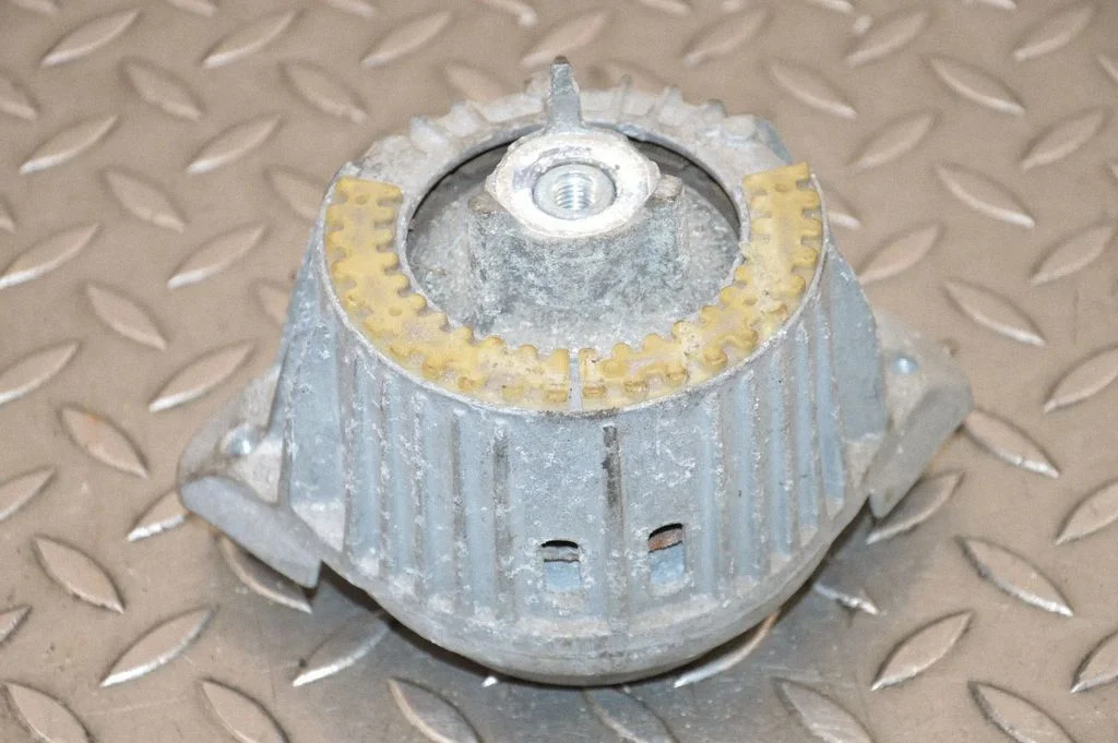 Engine mount bracket A2122400000
