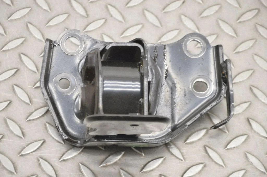 Engine mount bracket – left