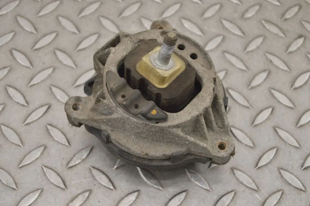 Dzinēja spilvens – BMW 1. sērija F20 F21 (2011-2019)
